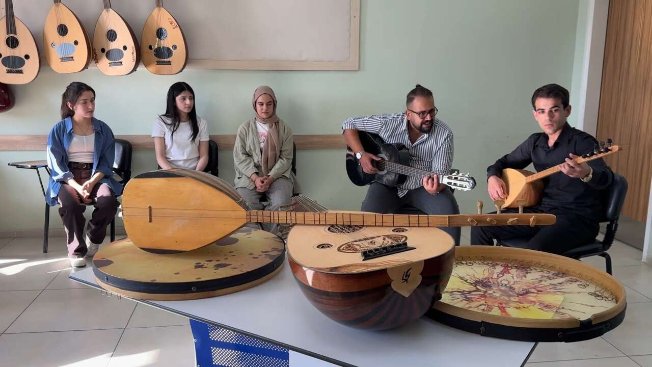 Semih öğretmen 9 gencin hayatına dokundu! Özlem’in yolu Konya’ya çıktı 6